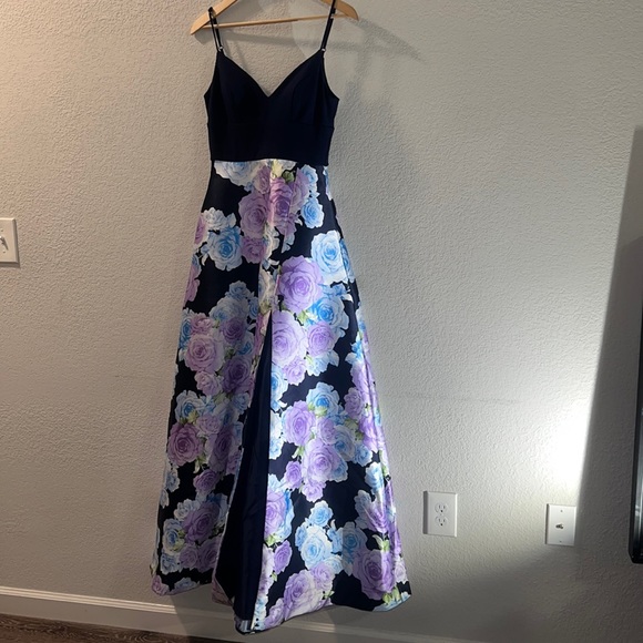 B Darlin | Dresses | Bdarlin Navy Floral Spaghetti Strap V Neck ...